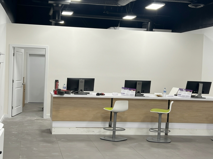 Telus Authorized [teal]Retail Center[/teal] photo 1